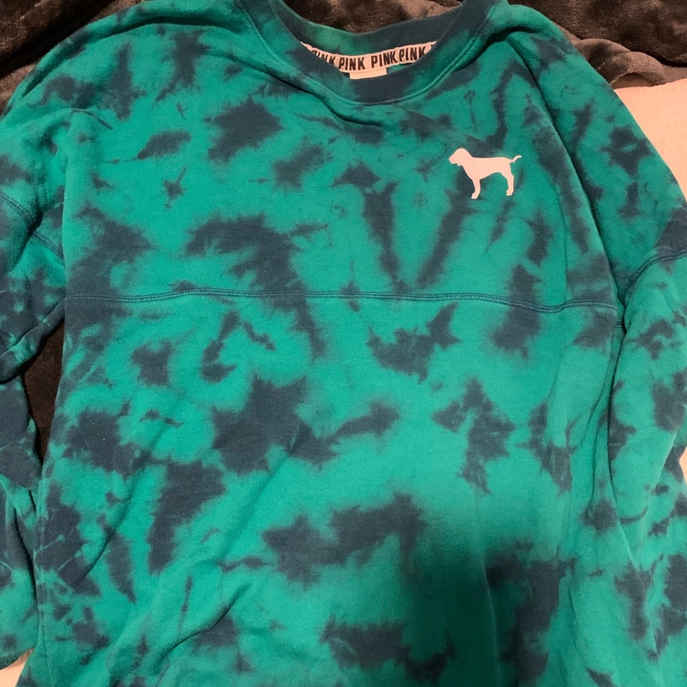 VS pink pullover
